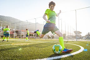 
CONOCE 5 BENEFICIOS DEL DEPORTE EN LOS NIÑOS
