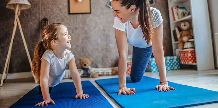 Circuitos de ejercicios para hacer en casa con los niños 