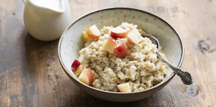 Porridge de avena con frutas