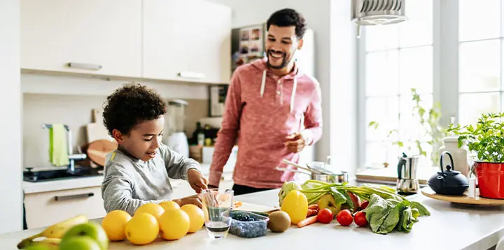 Preparar onces para el colegio que incluyan frutas y verduras