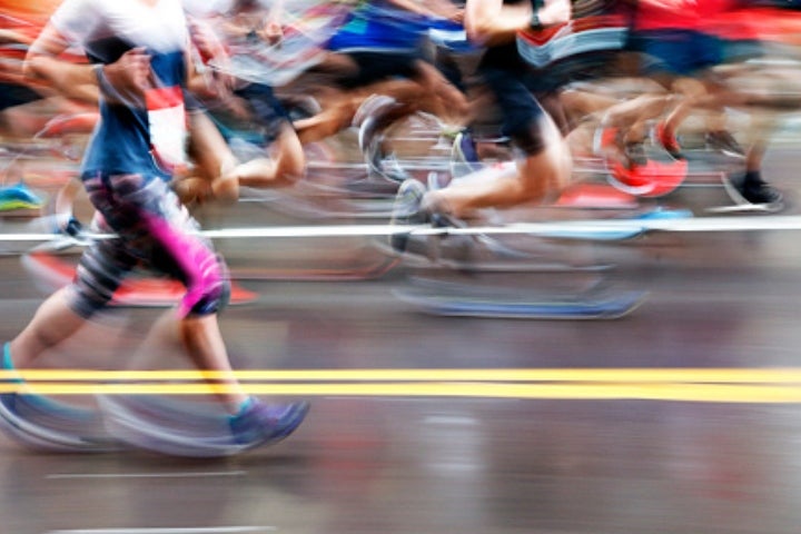 Personas practicando atletismo
