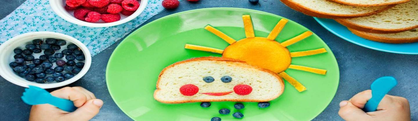 Plato creativo de desayuno para niños