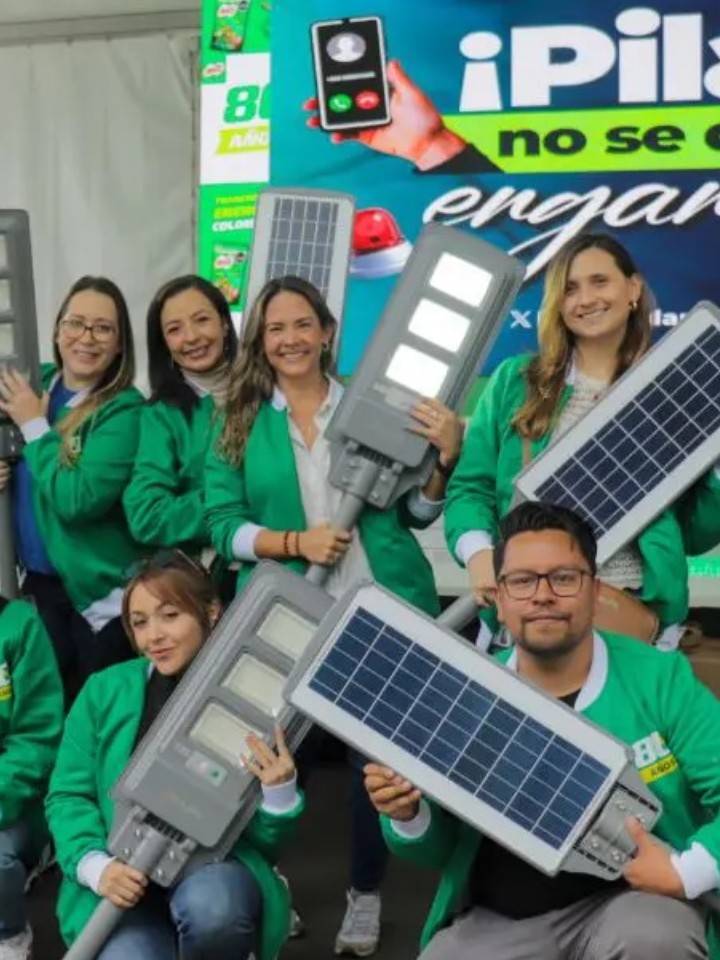 Hombres y mujeres que pertenecen al proyecto de MILO®
